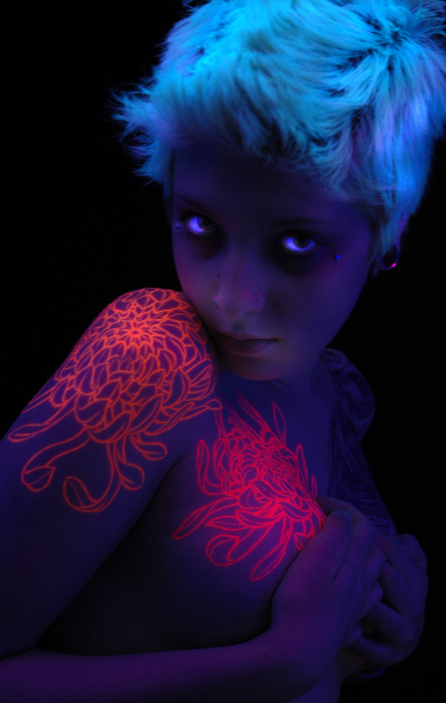 dark tattoos. glow in dark tattoo ink. uv